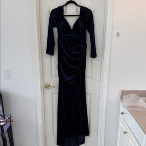 Elegant Navy Blue Velvet Evening Gown